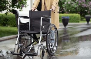 Podjazdy i pochylnie dla niepełnosprawnych: projekt, wykonanie, normy