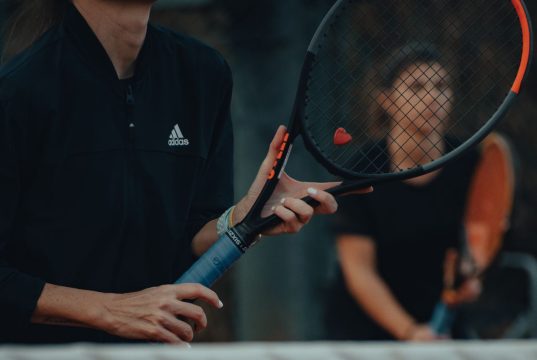 Jaką siatkę do tenisa wybrać? Poradnik dla początkujących i zaawansowanych
